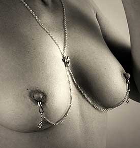 Nu et collier de sein Glamour - Sylvie Monthul&eacute; 