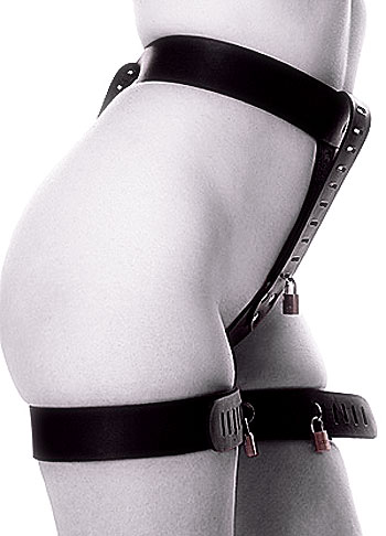 femme portant une ceinture de chastet&eacute; en cuir - Spartacus