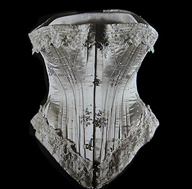 Corset satin broch&eacute; France 1896  