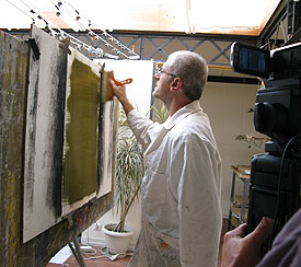 Laurent Benaïm - passage de la gomme arabique sur le papier Laurent Benaïm - passage de la gomme arabique sur le papier