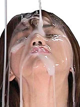 Visage de femme inond&eacute; de sperme