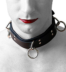 collier de cuir &agrave; trois anneaux