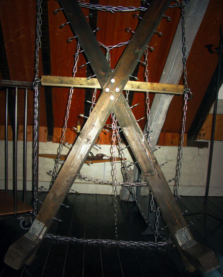 Le Donjon Noir - Croix de Saint-Andr&eacute; sp&eacute;ciale bondage