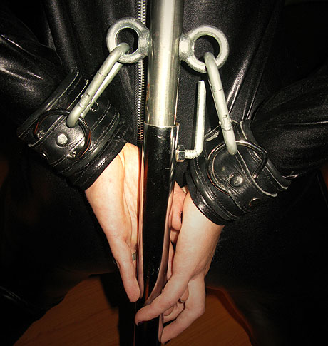 barre d'&eacute;cartement et attaches des mains