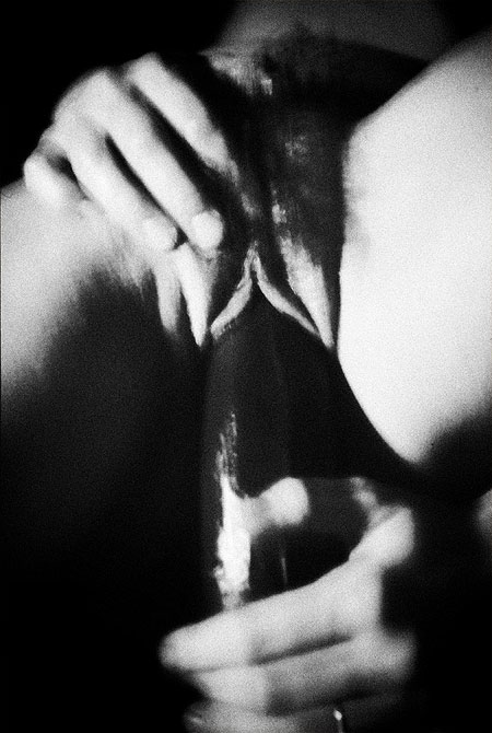 masturbation f&eacute;minine avec gode - Photo J. Bergaud